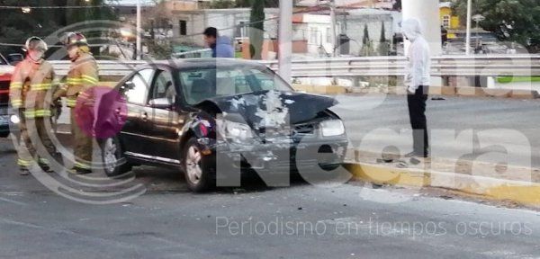 Golpean A Automovilista Tras Choque Y Volcadura