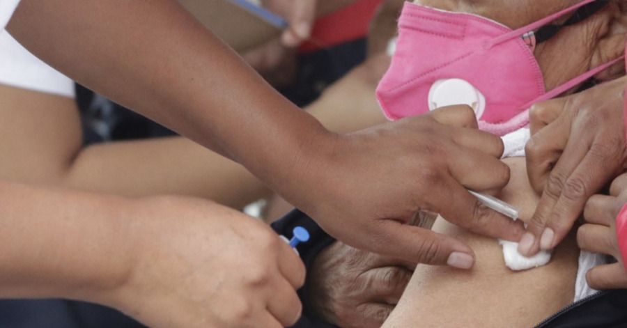 Caos en la jornada de vacunación este martes en Puebla.